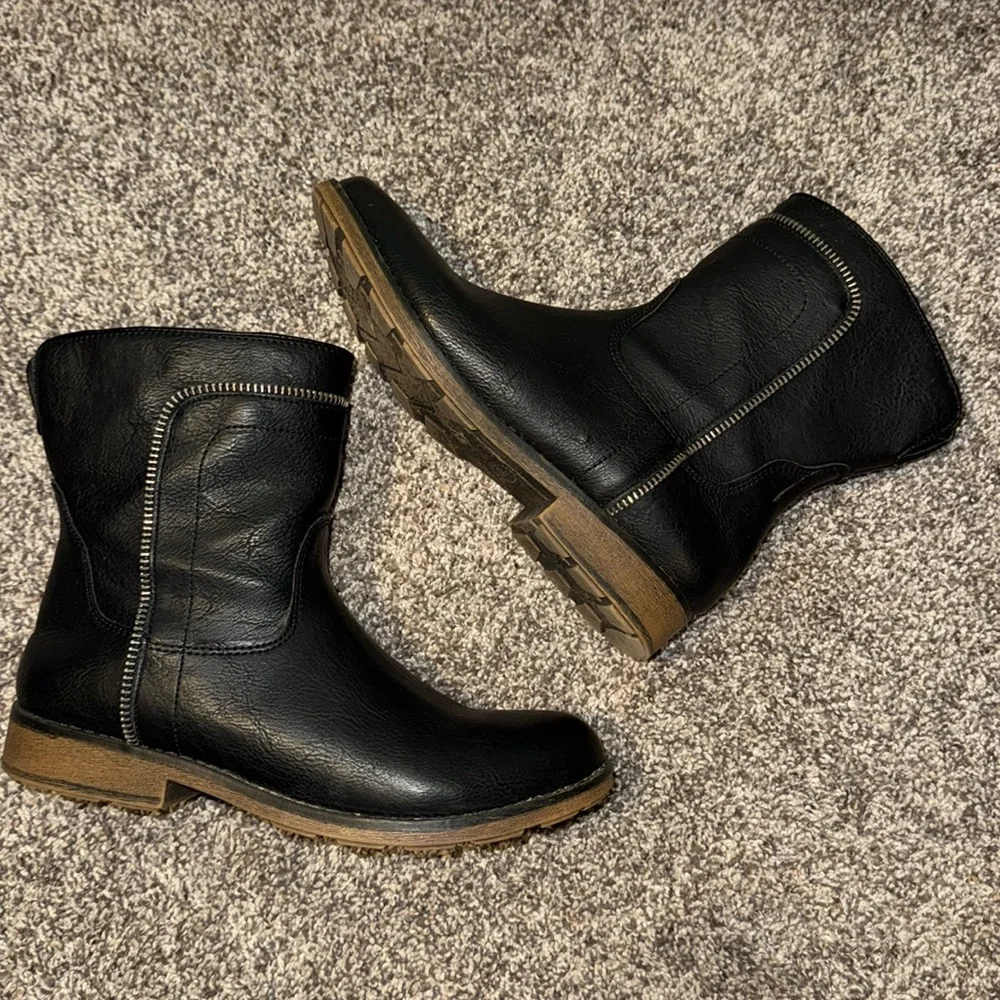 6Y or Womens 7.5 Black Leather Ankle Boots Steevies